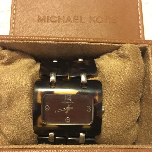 Michael Kors - Tortoise Watch - Picture 5 of 5